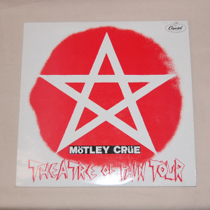 Mötley Crüe Theatre of Pain tour